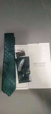 NWT Hisdern Tie 3 Piece Set Dark Green Tie Clip Pocket Square Mens